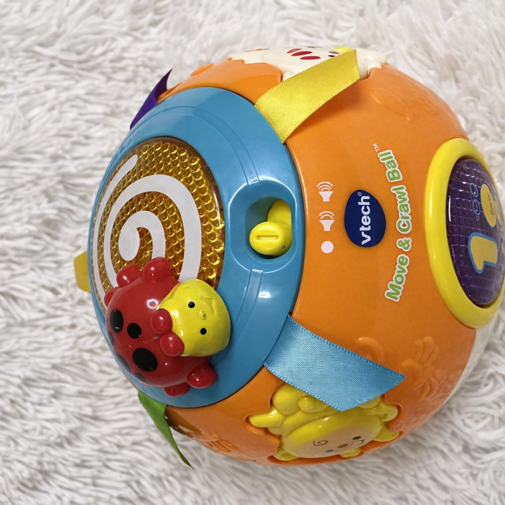 VTech Baby Crawl Ball – Lights, Sounds & Movement